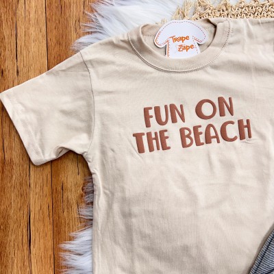 Conj. Camiseta Fun On the Beach e Bermuda em Moletinho - Areia e Cinza